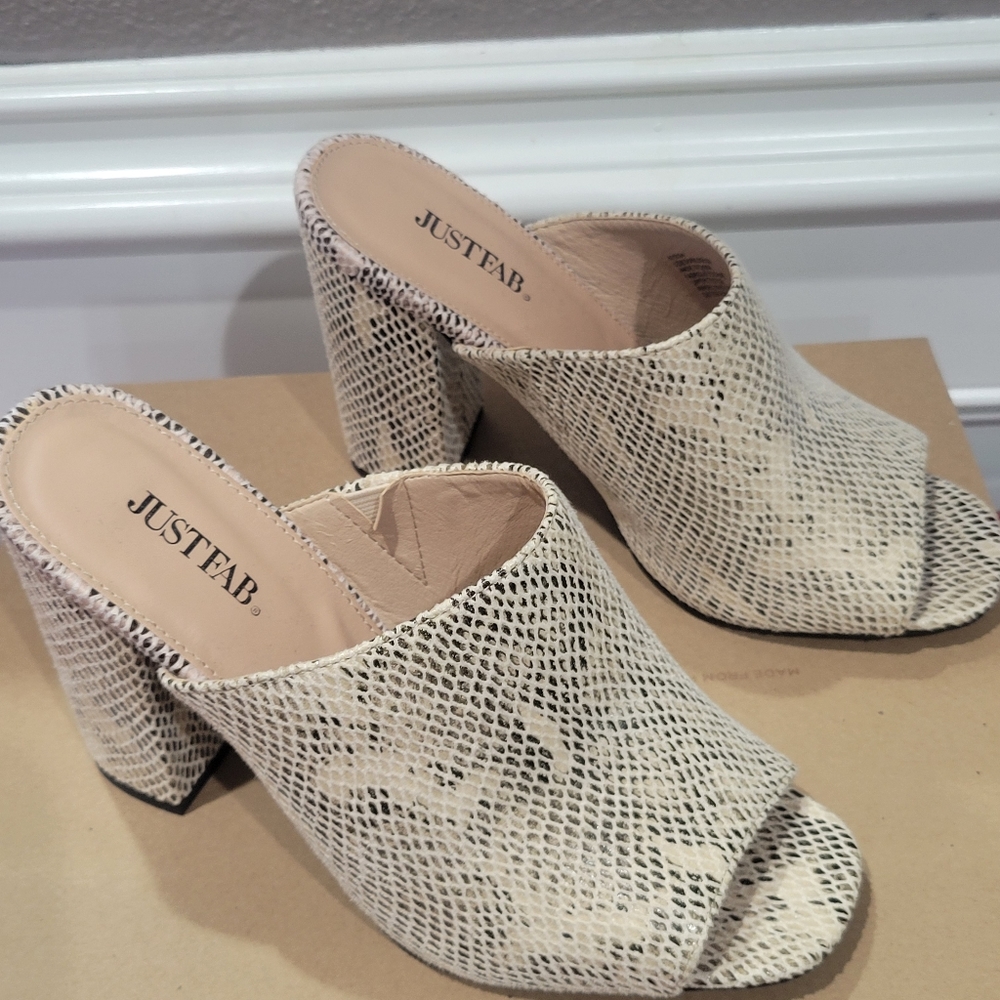 Cream & Brown Pinstripe Clogs NWOT